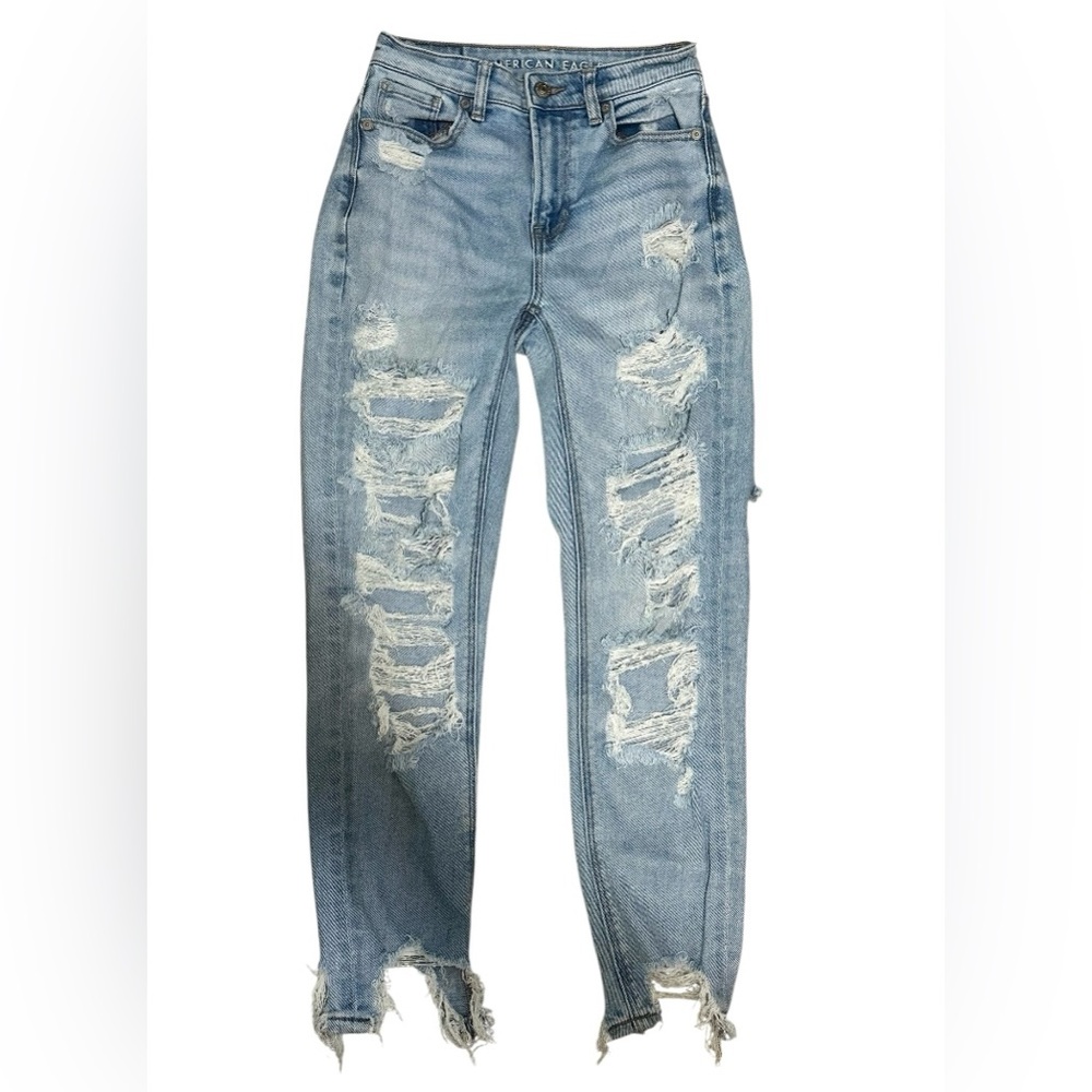 American Eagle distressed mom jeans size 00 short. Stretch.